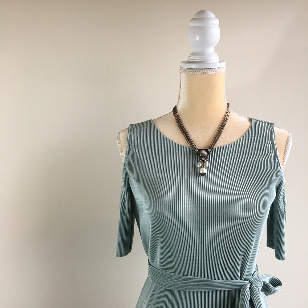 NWOT Silky Ribbed Shoulder-less Dress